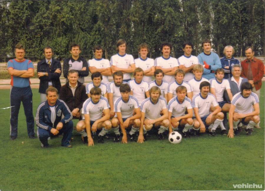 A Veszprém labdarúgócsapata 1983-ban, Temesvári Tibor a kép bal oldalán