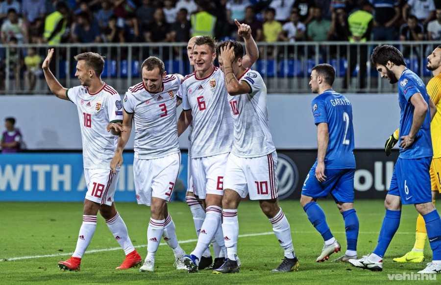 Nagy Dominik, Korhut Mihály, Willi Orbán és Szoboszlai Dominik (b-j) ünnepli a csapat harmadik gólját az Azerbajdzsán - Magyarország labdarúgó Európa-bajnoki selejtezőmérkőzésen a bakui Bakcell Arénában 2019. június 8-án. A magyar válogatott 3-1-re győzött. MTI/Szigetváry Zsolt